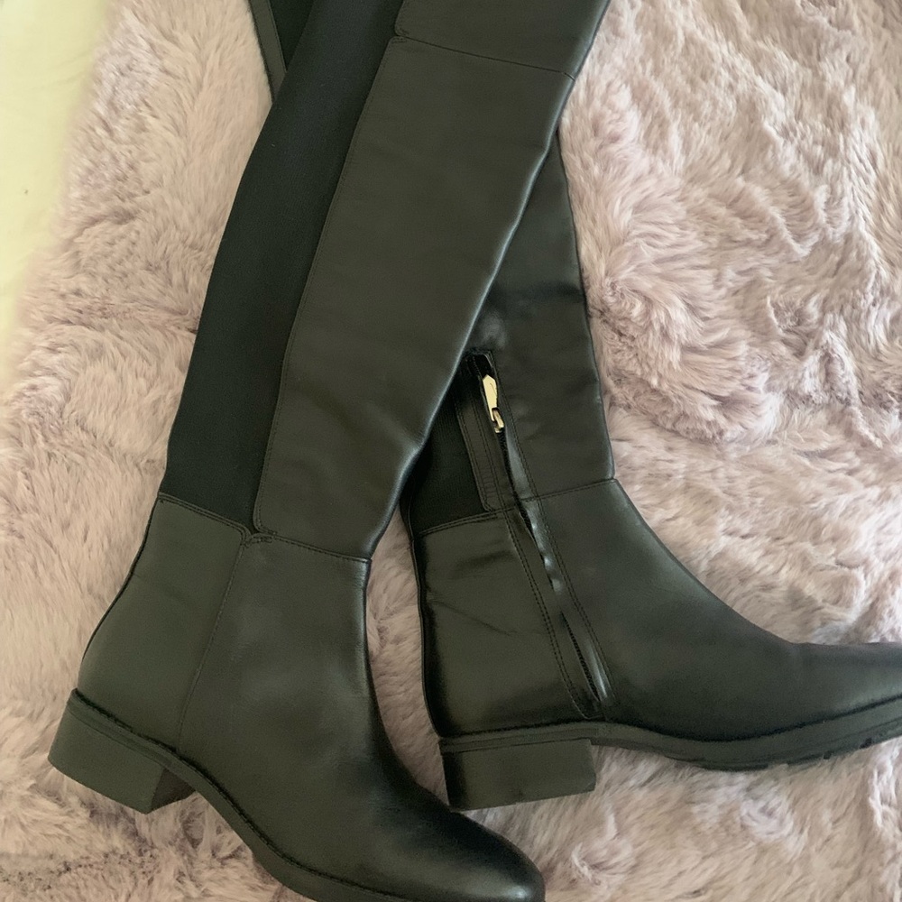 Used one time , lather boots, no scratches, good condition like very new